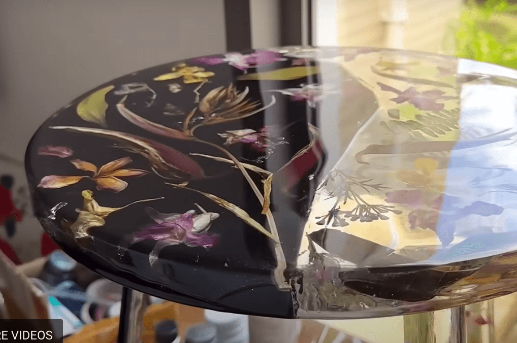 epoxy resin small flower black and white table